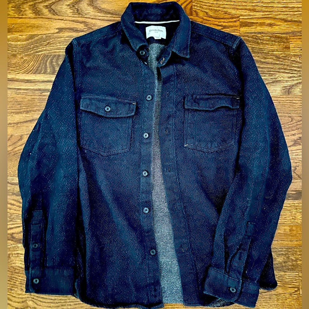 Men’s Good fellow blue button down.